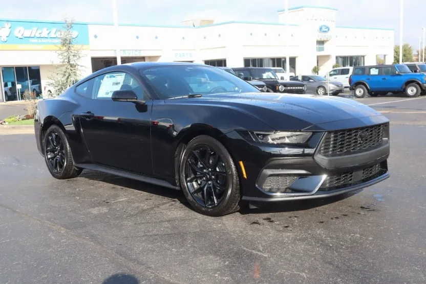 2025 Ford Mustang EcoBoost photo 1