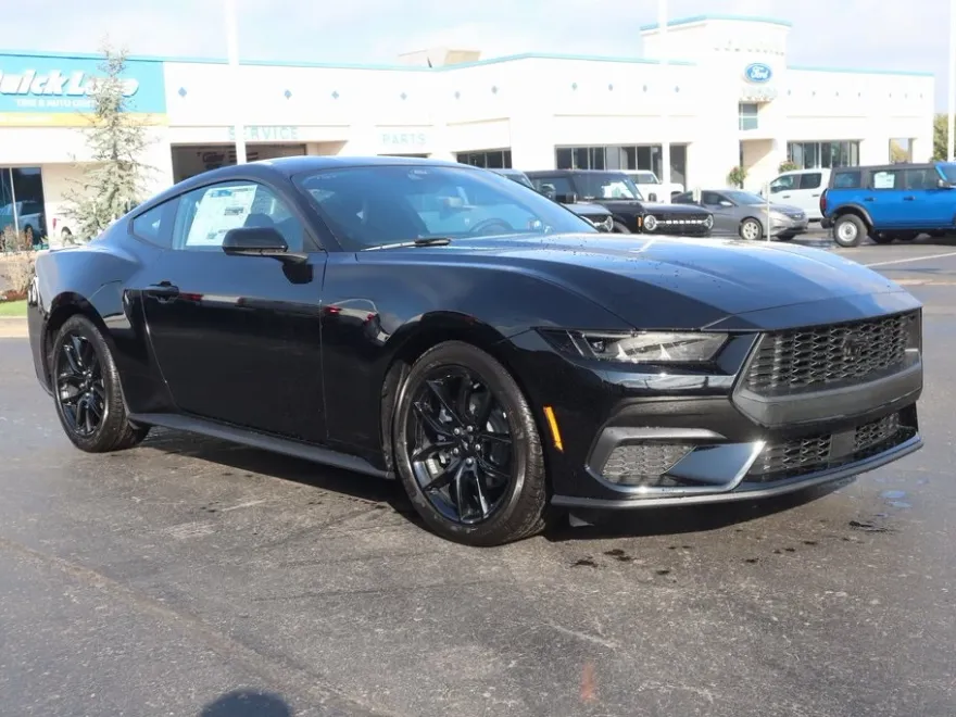 2025 Ford Mustang EcoBoost photo 1
