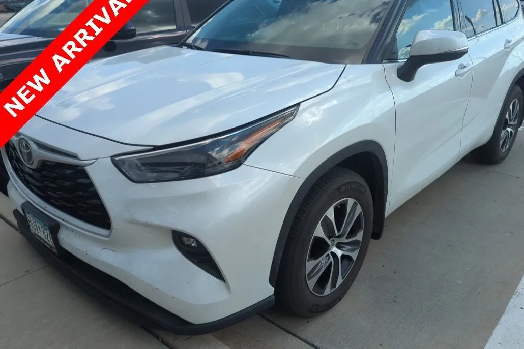 2022 Toyota Highlander XLE photo 1