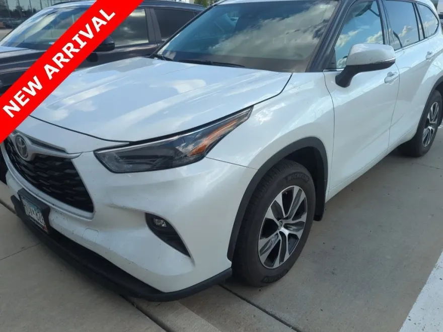 2022 Toyota Highlander XLE photo 1