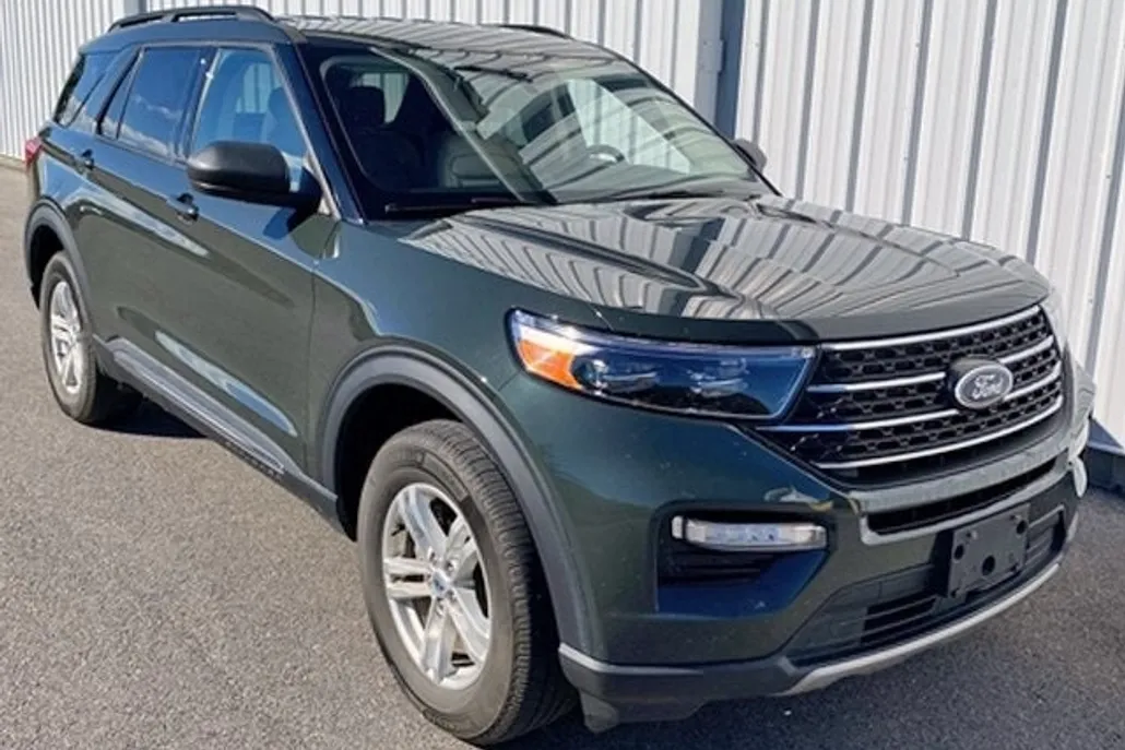 2023 Ford Explorer XLT photo 1