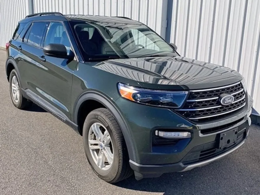 2023 Ford Explorer XLT photo 1