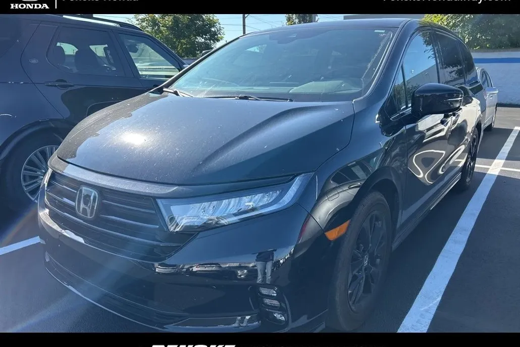 2023 Honda Odyssey Sport photo 1
