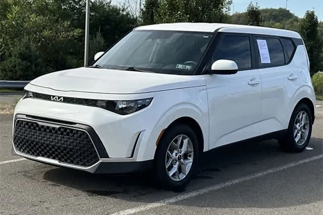 2023 Kia Soul S photo 1