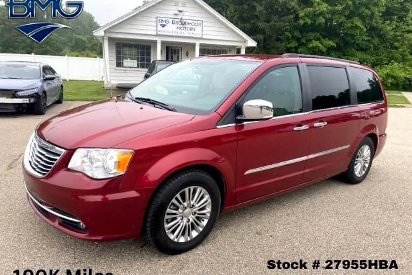 2015 Chrysler Town & Country photo 1