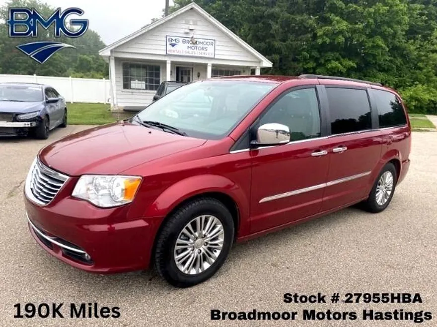 2015 Chrysler Town & Country photo 1