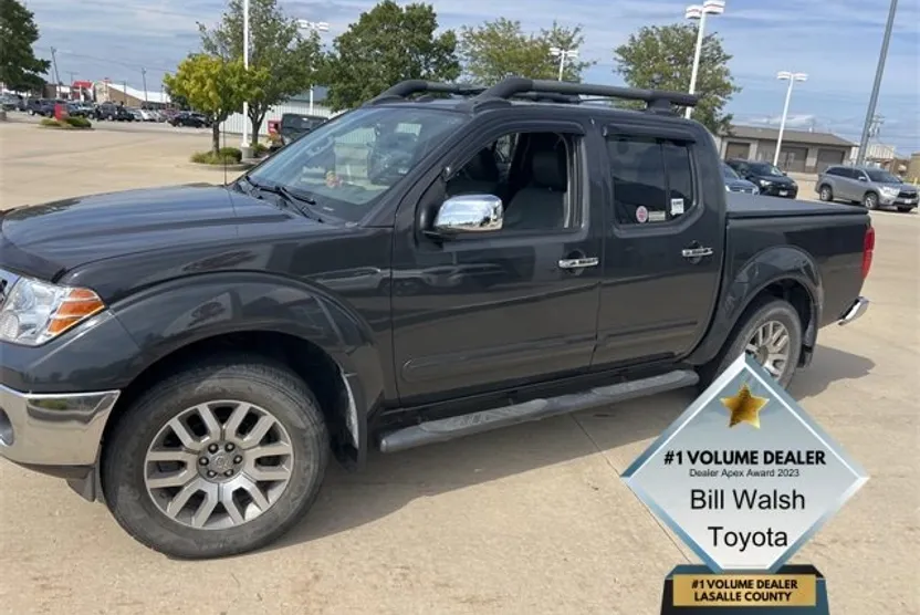 2012 Nissan Frontier SL Crew Cab photo 1