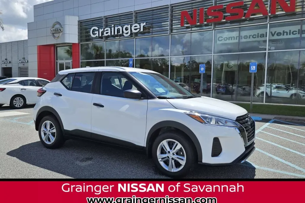 2025 Nissan Kicks Play S photo 1