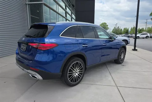 2025 Mercedes Benz GLC 300 4MATIC photo 3