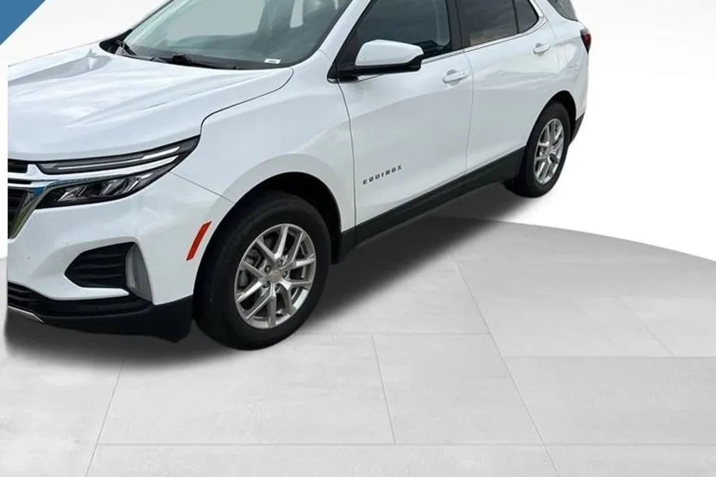 2022 Chevrolet Equinox LT photo 1