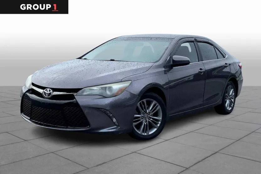 2015 Toyota Camry SE photo 1