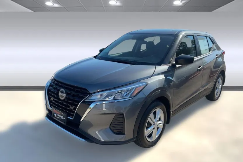 2025 Nissan Kicks Play S photo 1