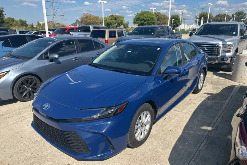 2025 Toyota Camry LE photo 1