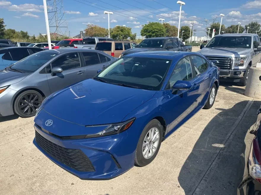 2025 Toyota Camry LE photo 1