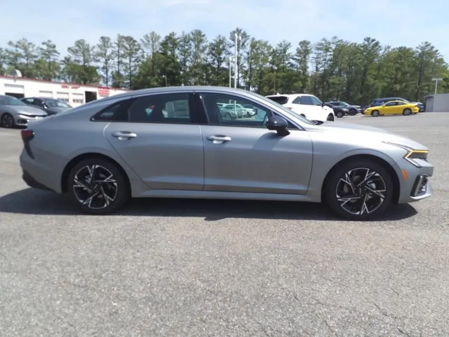 2025 Kia K5 GT-Line photo 2