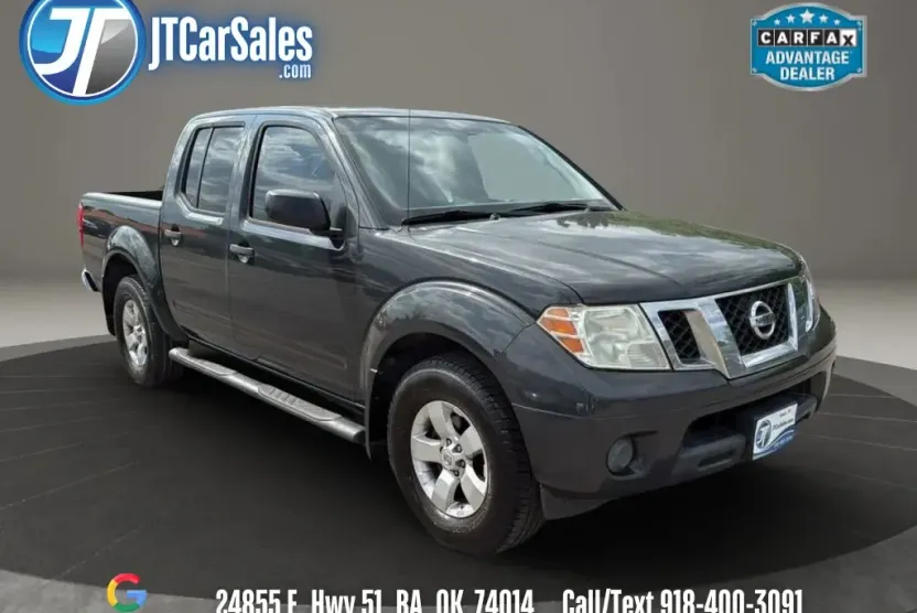 2012 Nissan Frontier Crew Cab SV photo 1