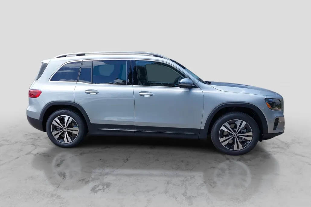 2026 Mercedes Benz GLB 250 4MATIC photo 1