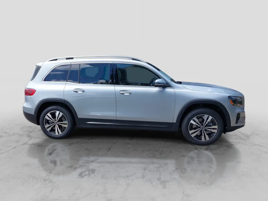 2026 Mercedes Benz GLB 250 4MATIC photo 1