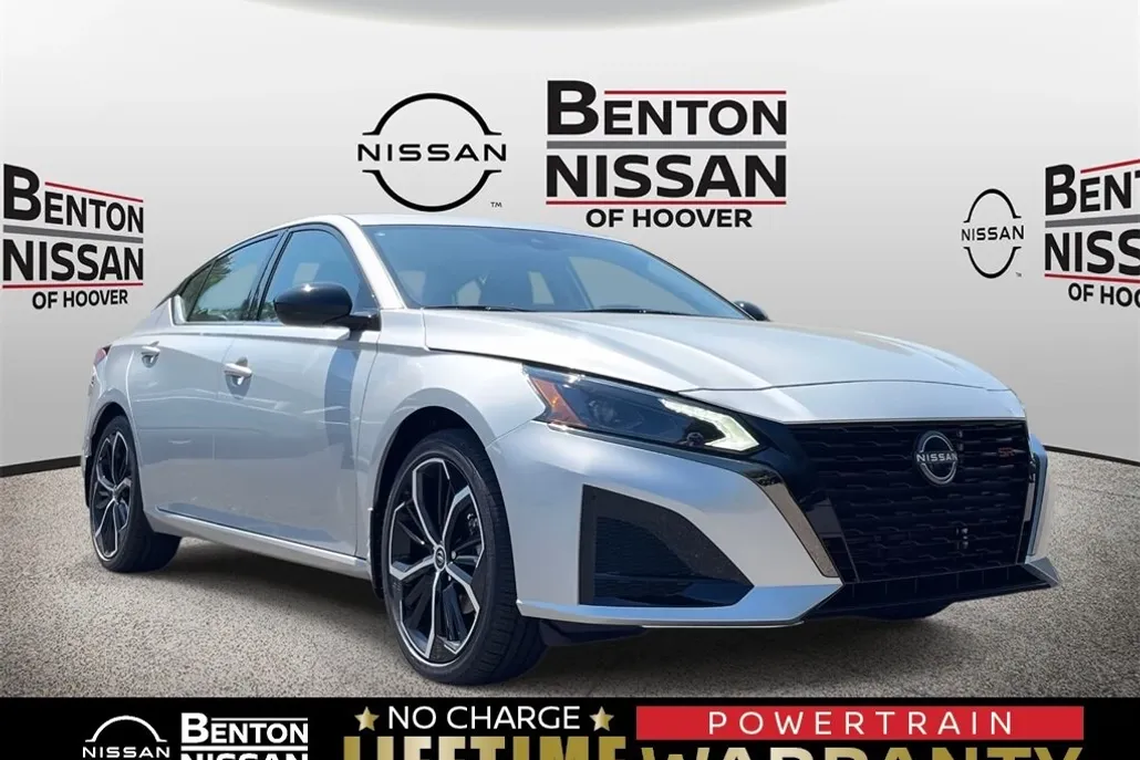 2025 Nissan Altima SR photo 1