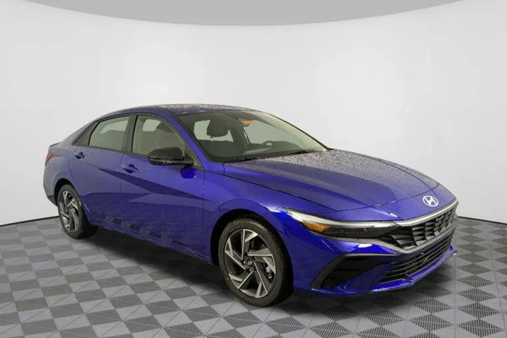 2025 Hyundai Elantra SEL Sport photo 1