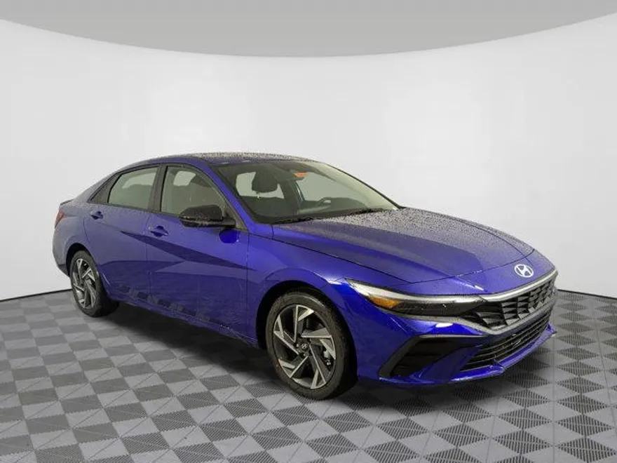 2025 Hyundai Elantra SEL Sport photo 1
