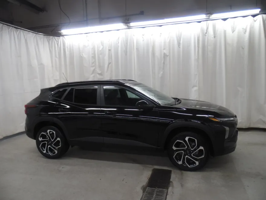 2025 Chevrolet Trax photo 1