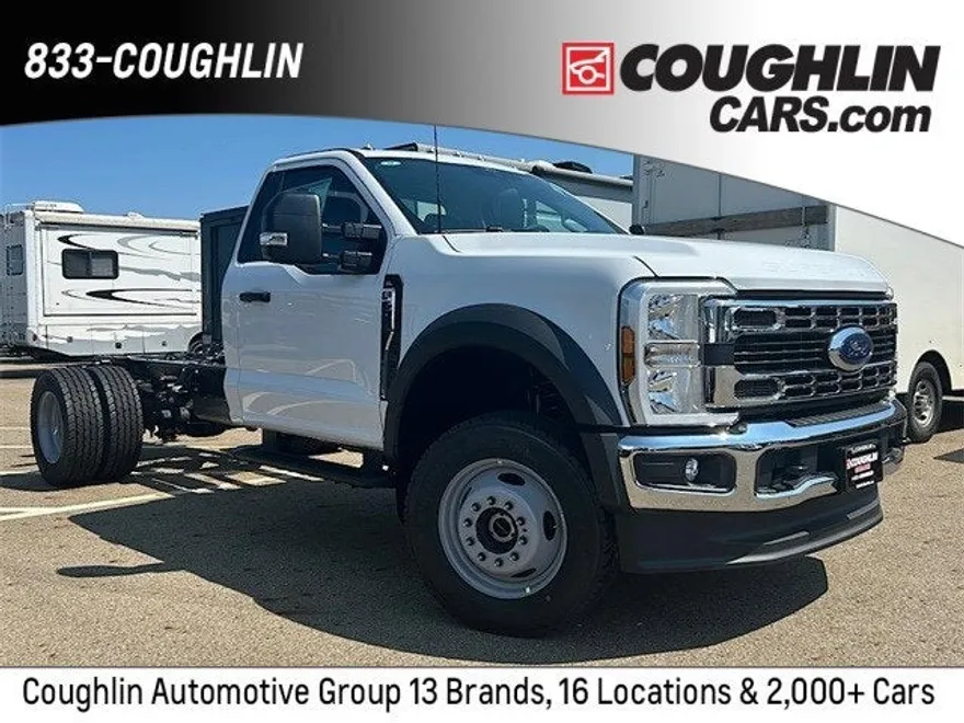 2025 Ford F-600 photo 1