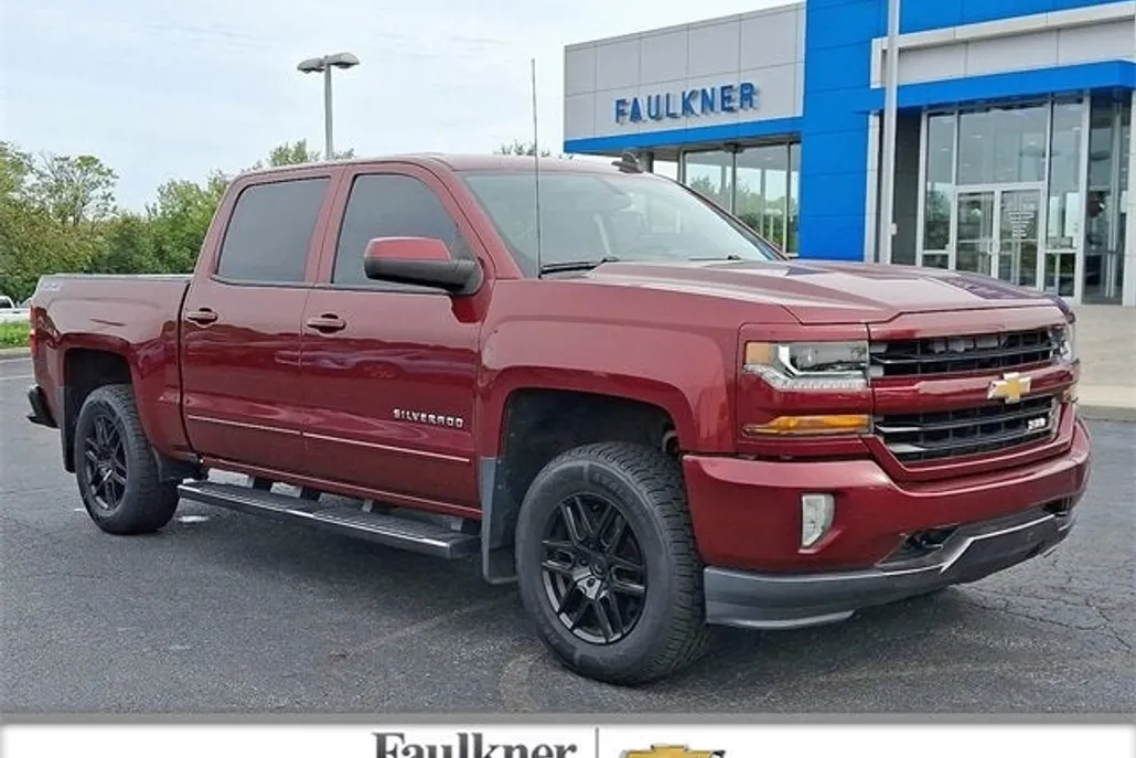 2017 Chevrolet Silverado 1500 LT photo 1