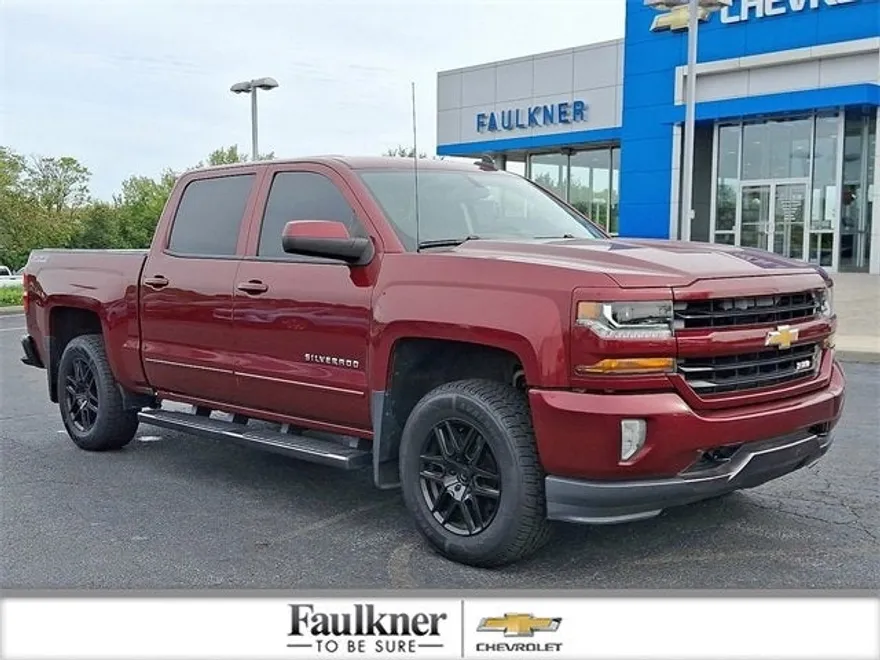 2017 Chevrolet Silverado 1500 LT photo 1