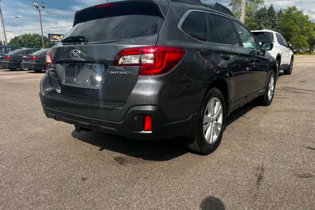 2018 Subaru Outback 2.5i Limited photo 1