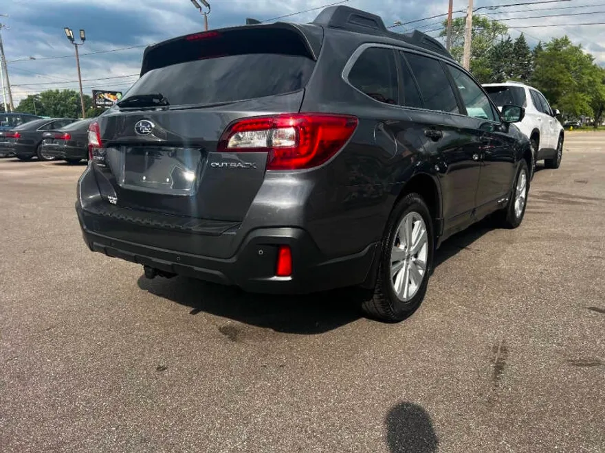 2018 Subaru Outback 2.5i Limited photo 1