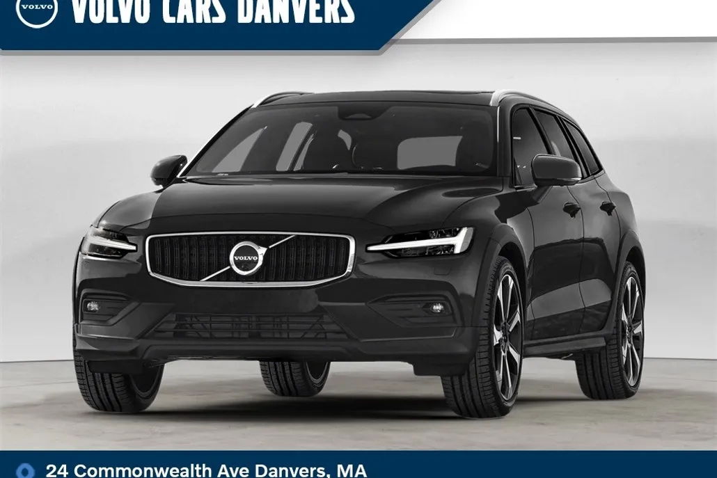 2025 Volvo V60 Cross Country B5 photo 1