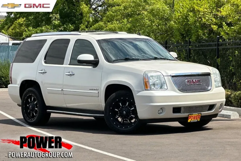 2010 Gmc Yukon Denali photo 1