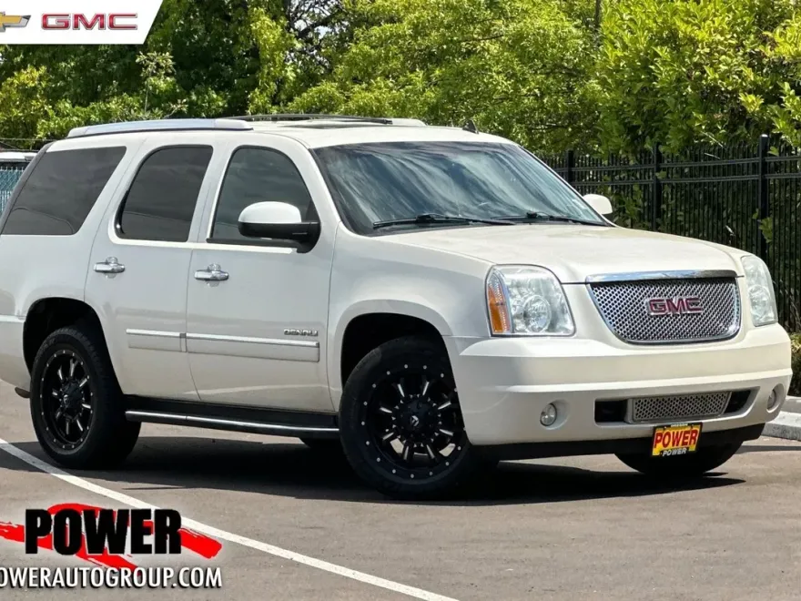 2010 Gmc Yukon Denali photo 1