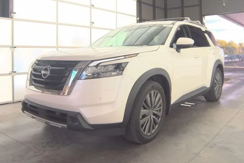 2024 Nissan Pathfinder SL photo 1