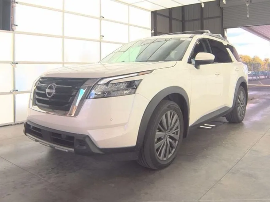 2024 Nissan Pathfinder SL photo 1