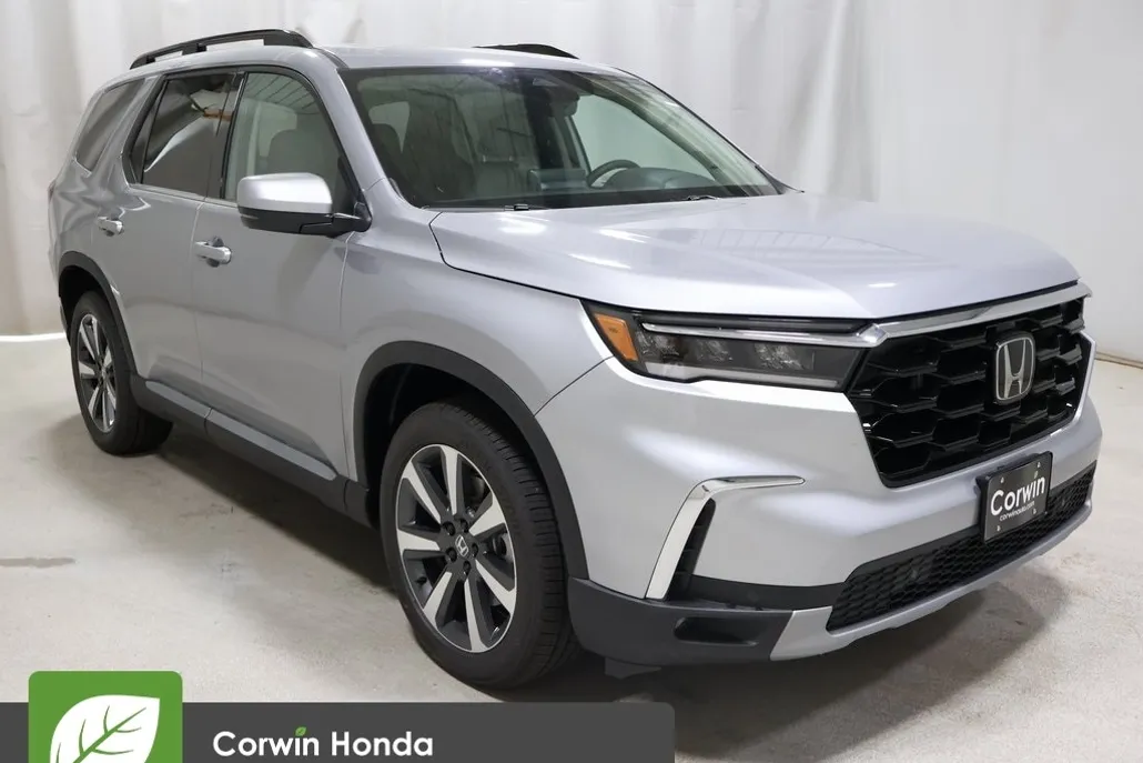 2025 Honda Pilot Touring photo 1
