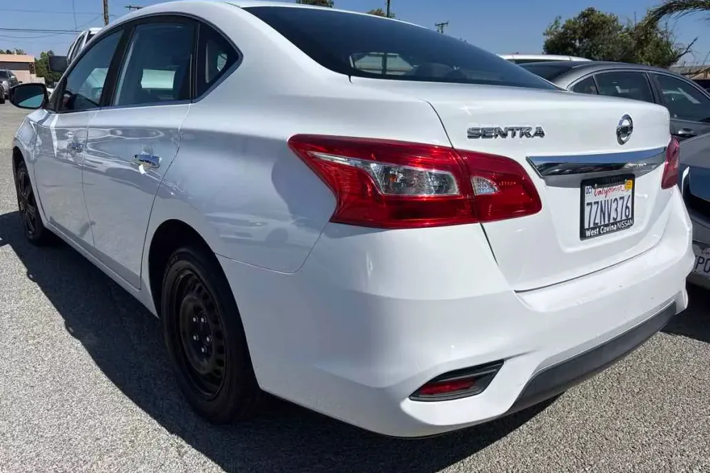 2017 Nissan Sentra S photo 1