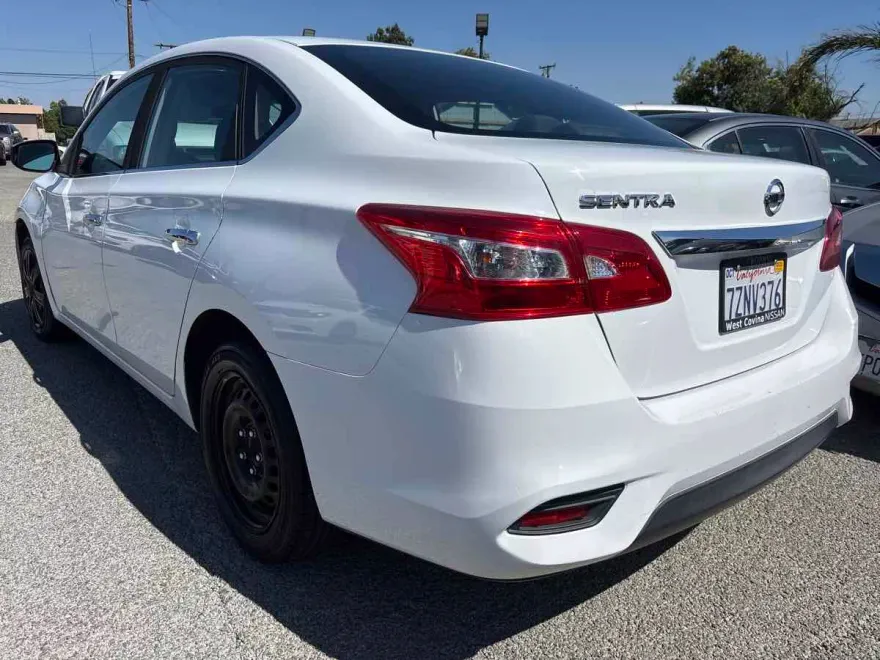 2017 Nissan Sentra S photo 1