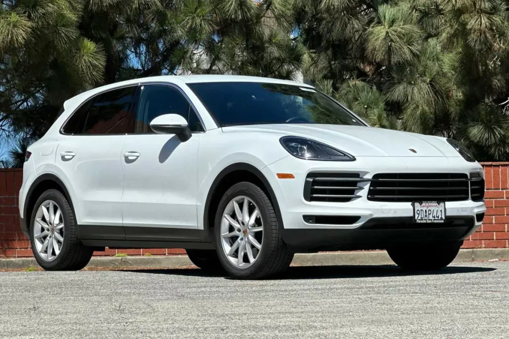 2023 Porsche Cayenne Platinum Edition photo 1