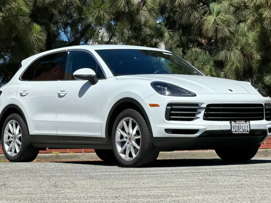 2023 Porsche Cayenne Platinum Edition photo 1