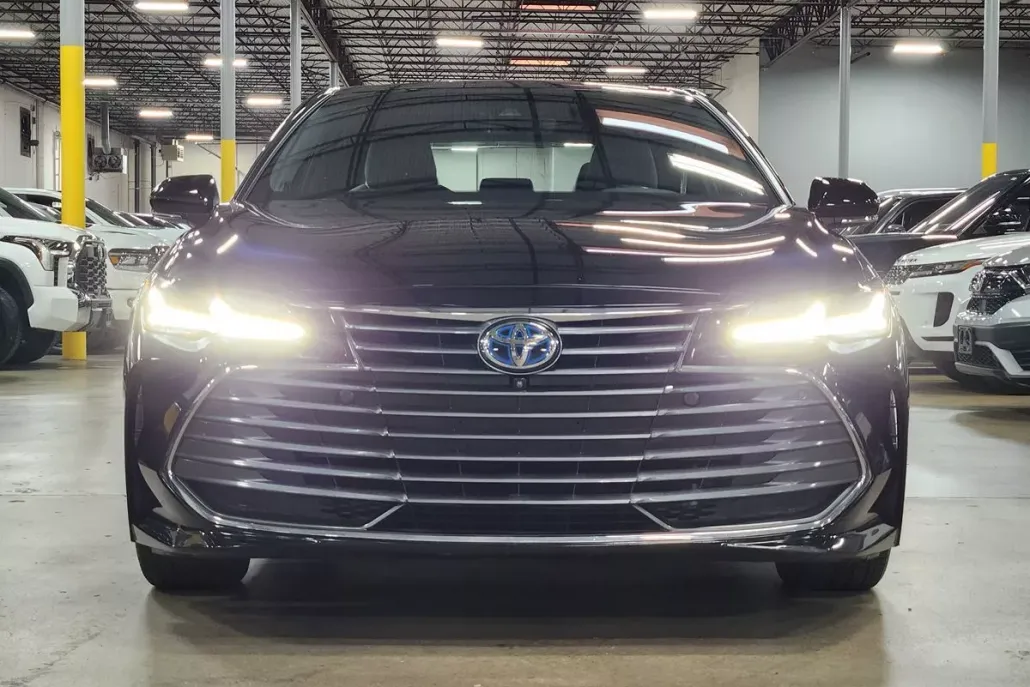 2019 Toyota Avalon Hybrid Limited photo 1