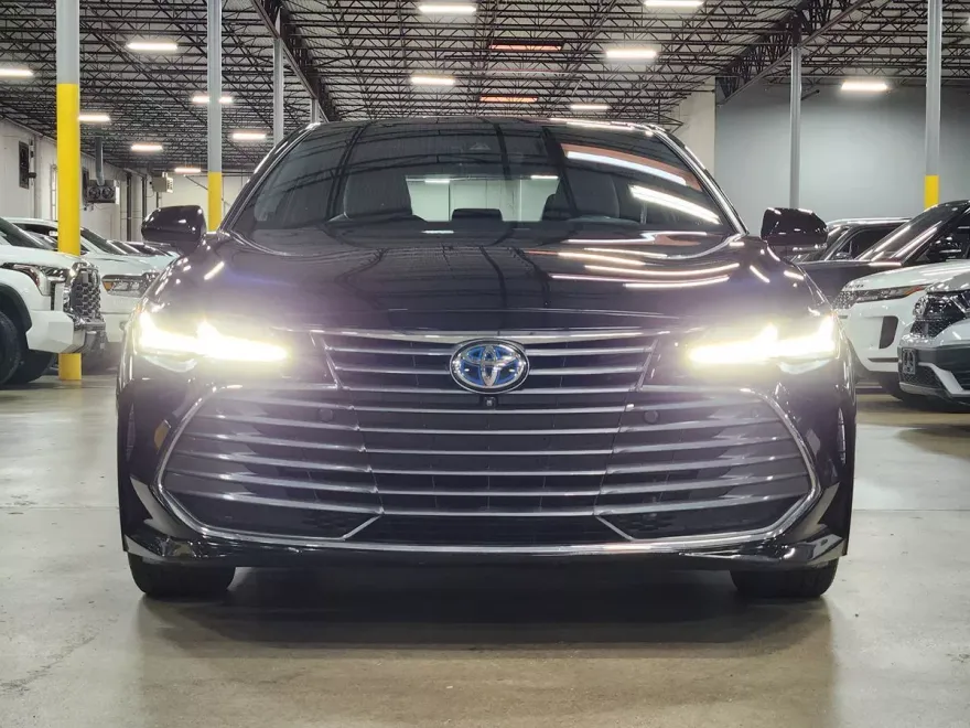 2019 Toyota Avalon Hybrid Limited photo 1