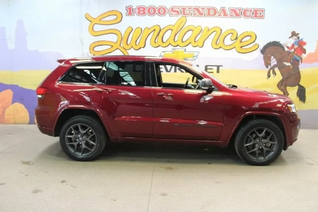 2021 Jeep Grand Cherokee Anniversary Edition photo 1