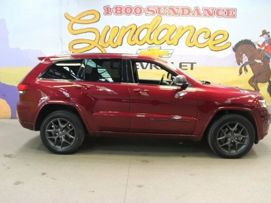 2021 Jeep Grand Cherokee Anniversary Edition photo 1