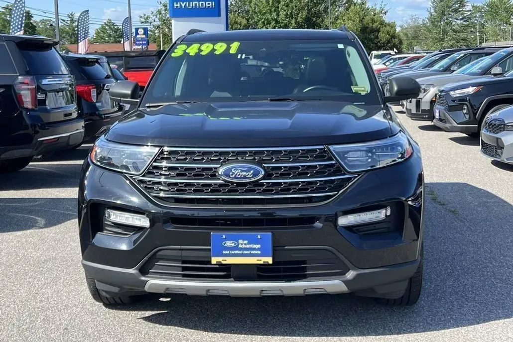 2023 Ford Explorer XLT photo 1