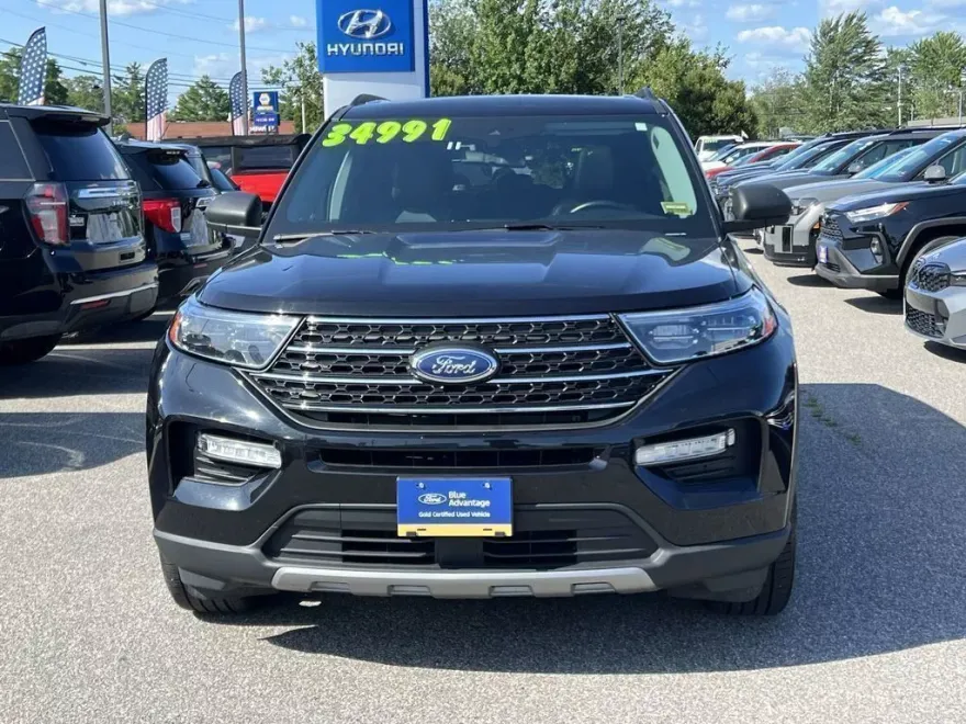 2023 Ford Explorer XLT photo 1