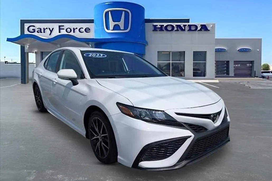 2023 Toyota Camry SE photo 1