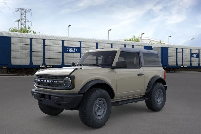 2025 Ford Bronco Base photo 1