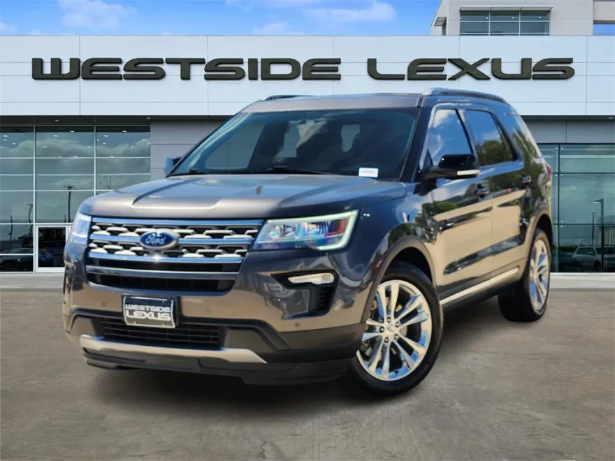 2018 Ford Explorer XLT photo 1